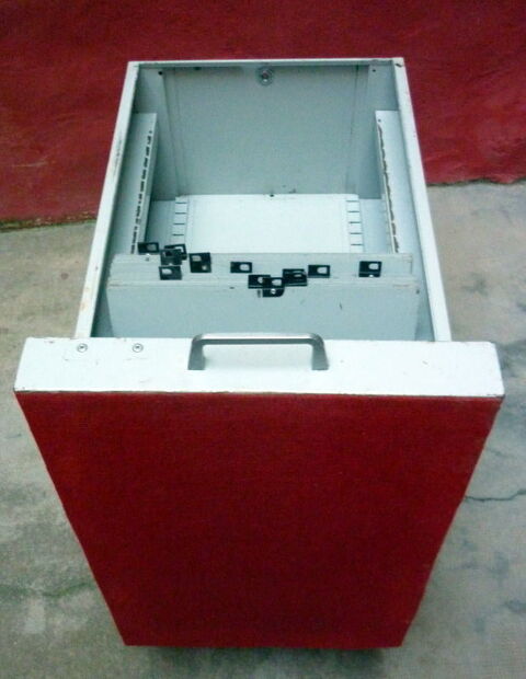 Meuble mtallique de bureau + CADEAU. 85 Vergze (30)
