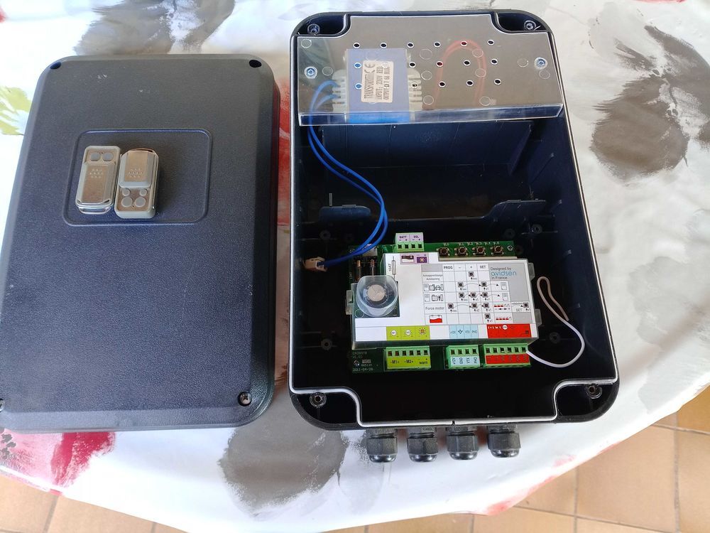bo&icirc;tier de commande pour motorisation portail Bricolage