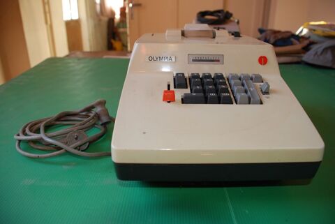 Ancienne Machine  calculer lectrique 0 Marcilly-le-Hayer (10)