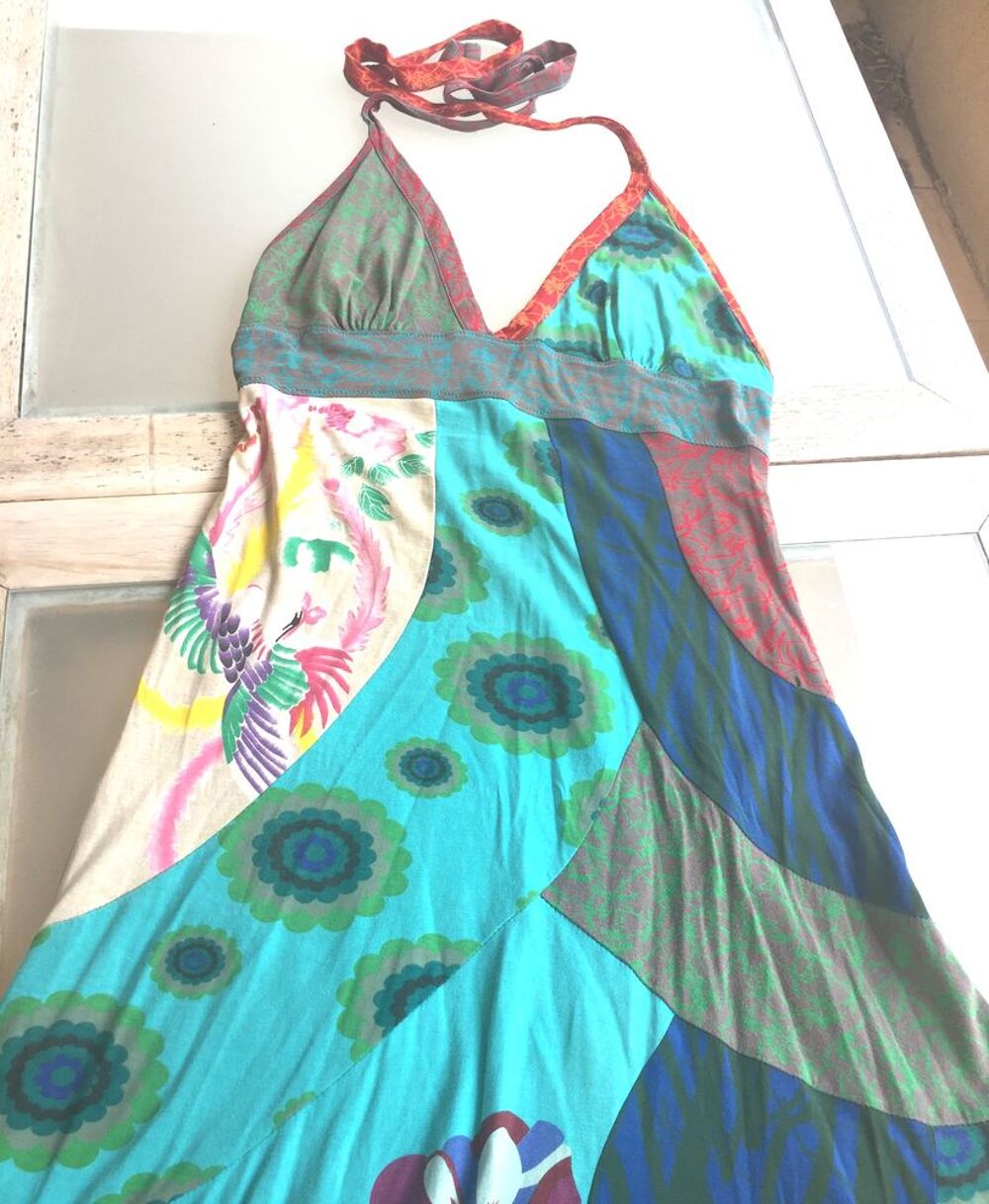 Tr&egrave;s belle robe Desigual taille S Vêtements