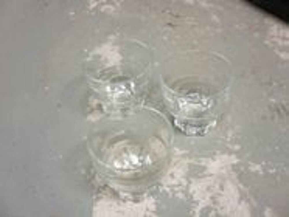 3 verres &agrave; eau vintage - diam&egrave;tre : 7 cm - hauteur : 7 cm Décoration