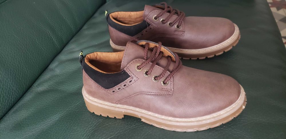 CHAUSSURE EN CUIR NEUVE Chaussures