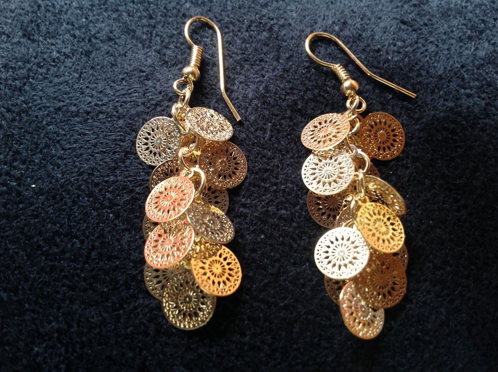 BOUCLES OREILLES DOR&Eacute;ES MANDALA FLEURS Envoi Possible
Bijoux et montres