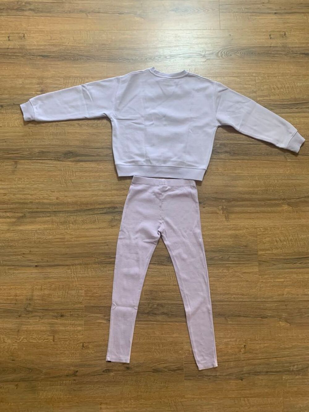 Surv&ecirc;tement enfant fille " Ellesse " Vêtements enfants