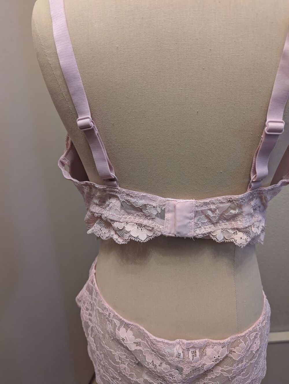 Lot de sous v&ecirc;tements en dentelle Vêtements