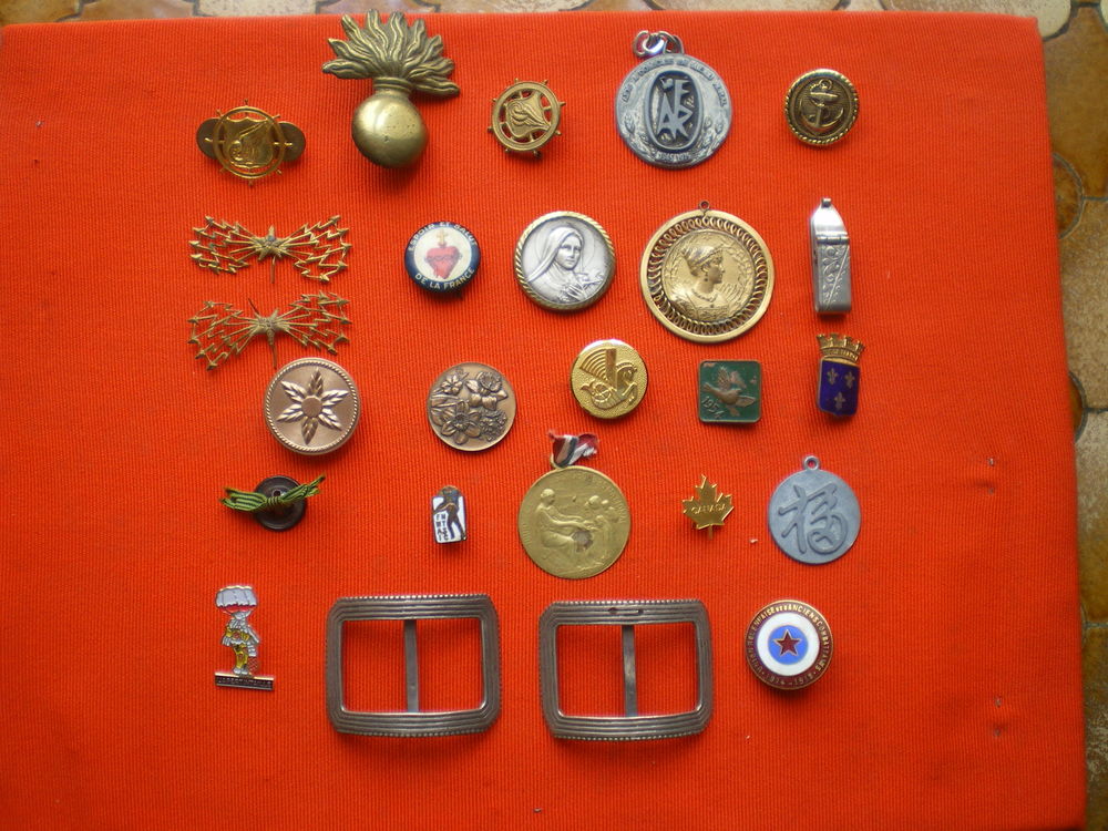 M&eacute;daille et insignes divers. 