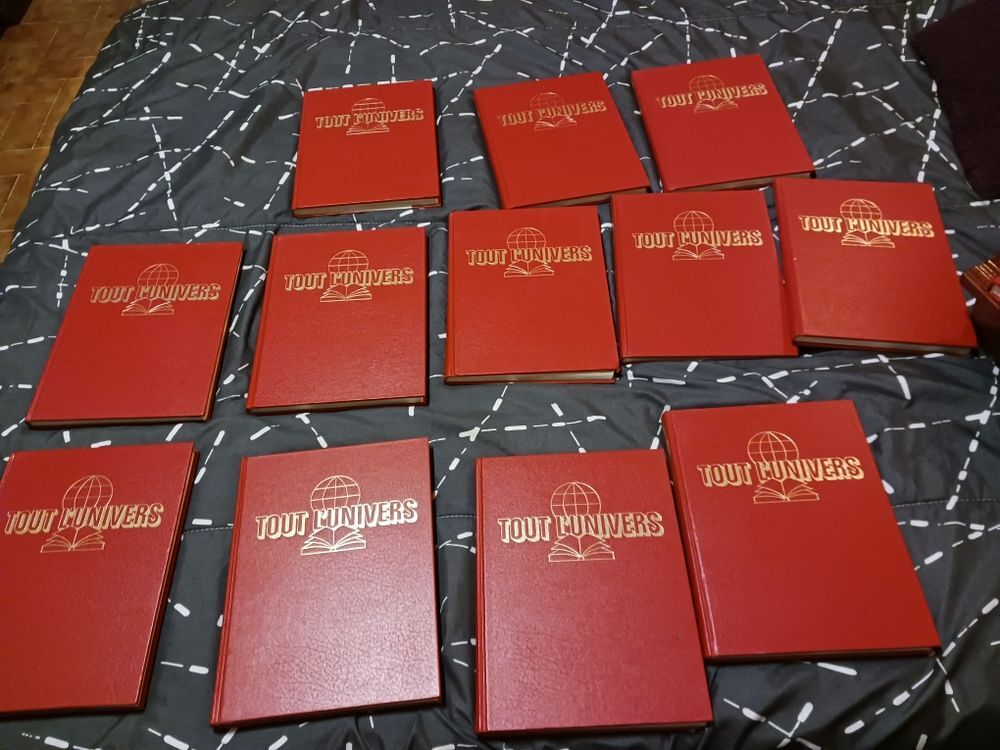 tout l univers .12 tomes ) neuf Livres et BD