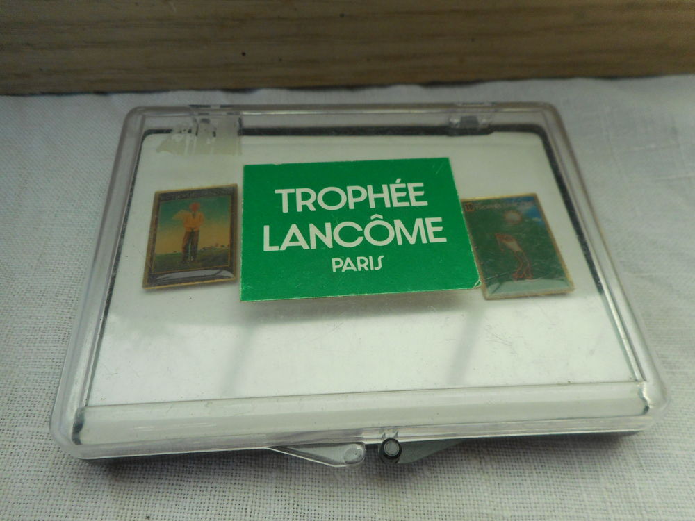 Coffret de 2 pin's troph&eacute;e Lanc&ocirc;me 