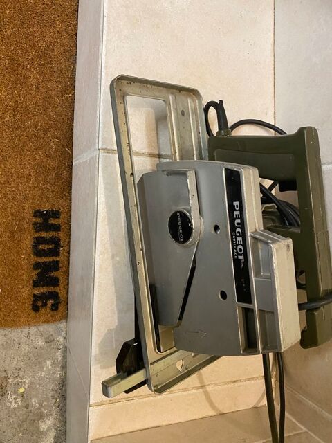 Scie circulaire �lectrique  PEUGEOT     Lame Bosch
30 La Mulati�re (69)