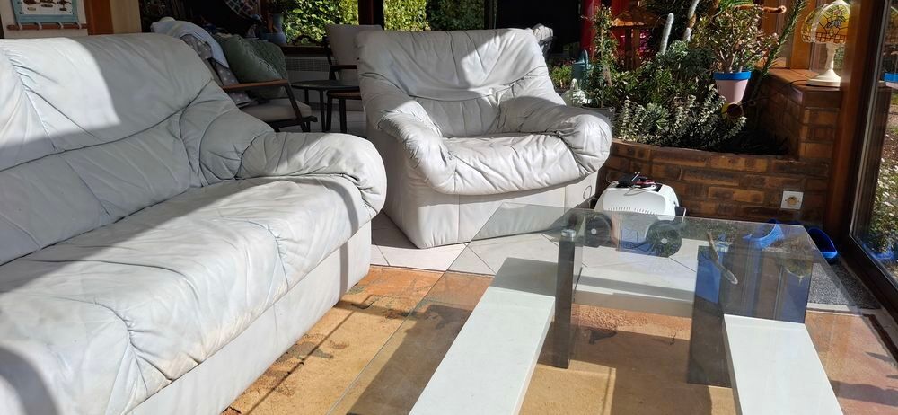 canap&eacute; angle 7 personnes +un fauteuil + une table basse Meubles