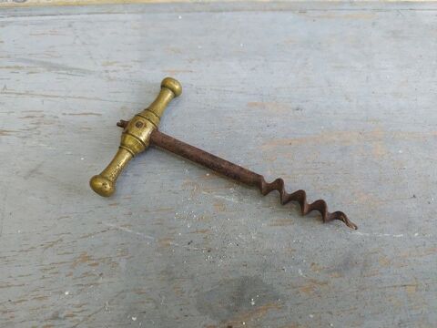 Ancien Tire-Bouchon M�tal et Bronze XIX�me / Bistro Vin.
22 Loches (37)