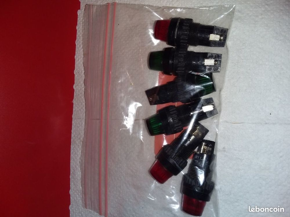 LOT de 7 VOYANTS rouge et vert Bricolage