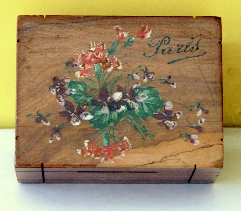 Tirelire &agrave; secret bois PARIS 1900 