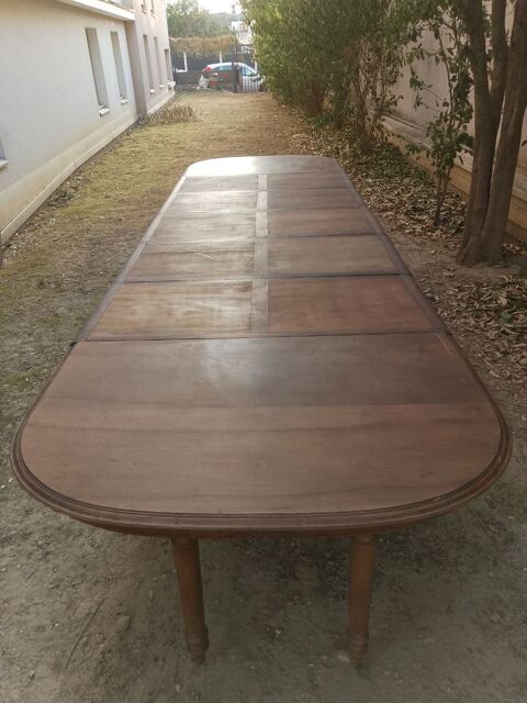 Très grande table familiale 1200 Décines-Charpieu (69)