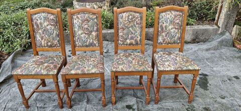 4 chaises en bois massif et tissus
40 Saint-Pierre-les-�tieux (18)