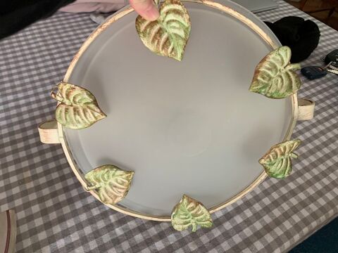 Plafonnier en verre opaline et fer forg�  15 Le Pontet (84)