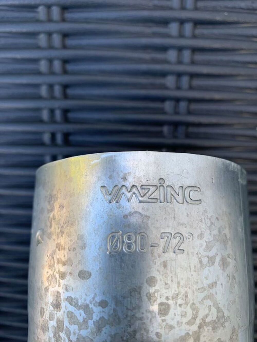 Coude en zinc cylindrique cintr&eacute; 72 diam&egrave;tre 80 mm VMZINC Bricolage
