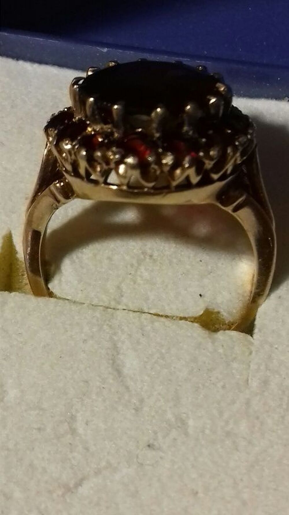 Bague en or et grenats Bijoux et montres
