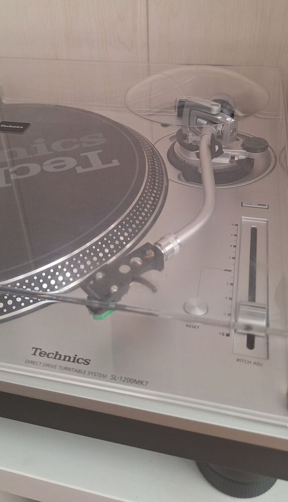 Platine vinyle Technics Argent.
Mod&egrave;le SL-1200MK7 Audio et hifi