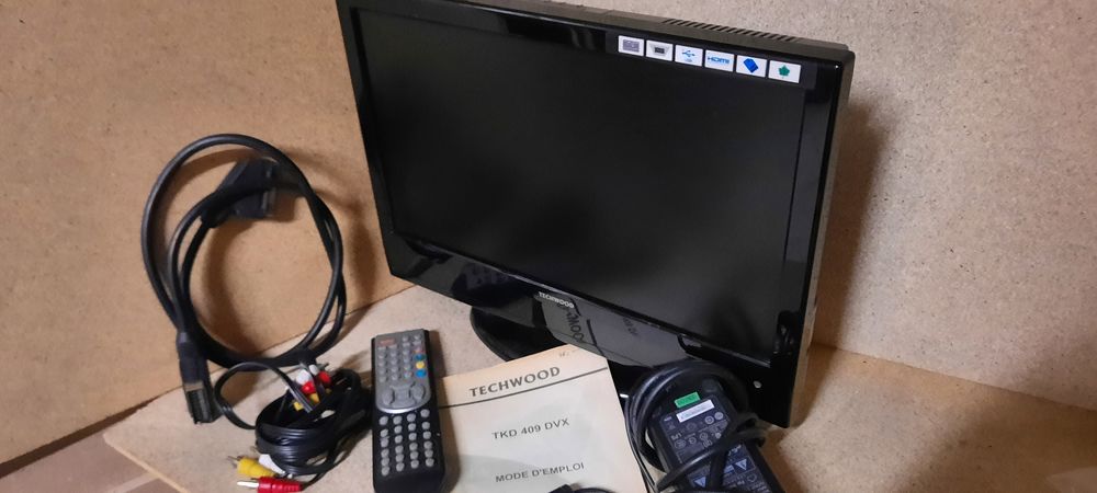 T&eacute;l&eacute;viseur et lecteur de DVD pour camping car. Photos/Video/TV