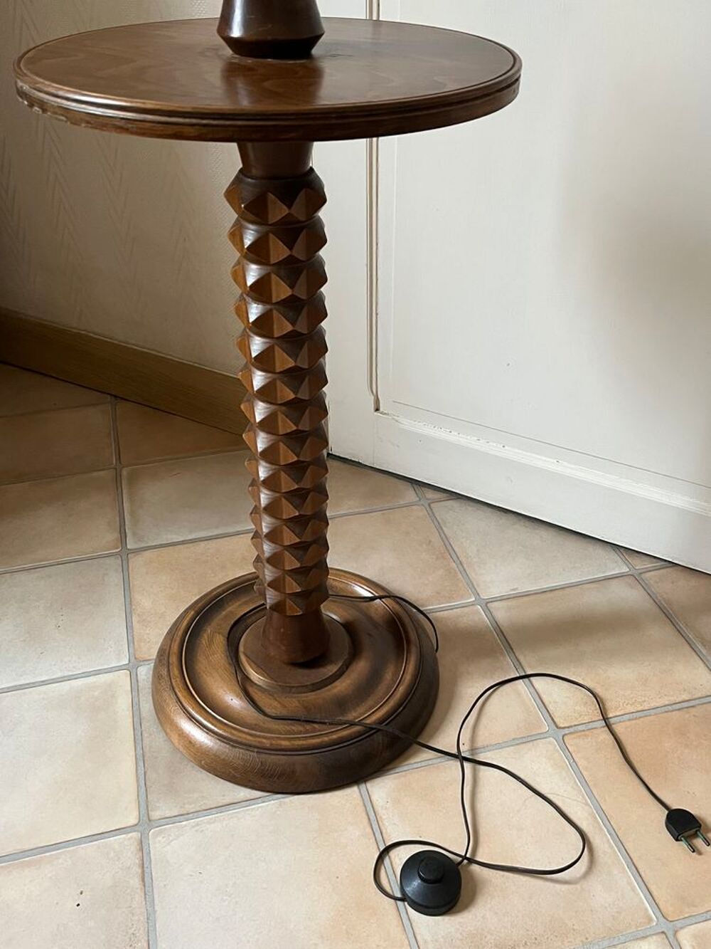 Lampe de salon bois style basque Décoration