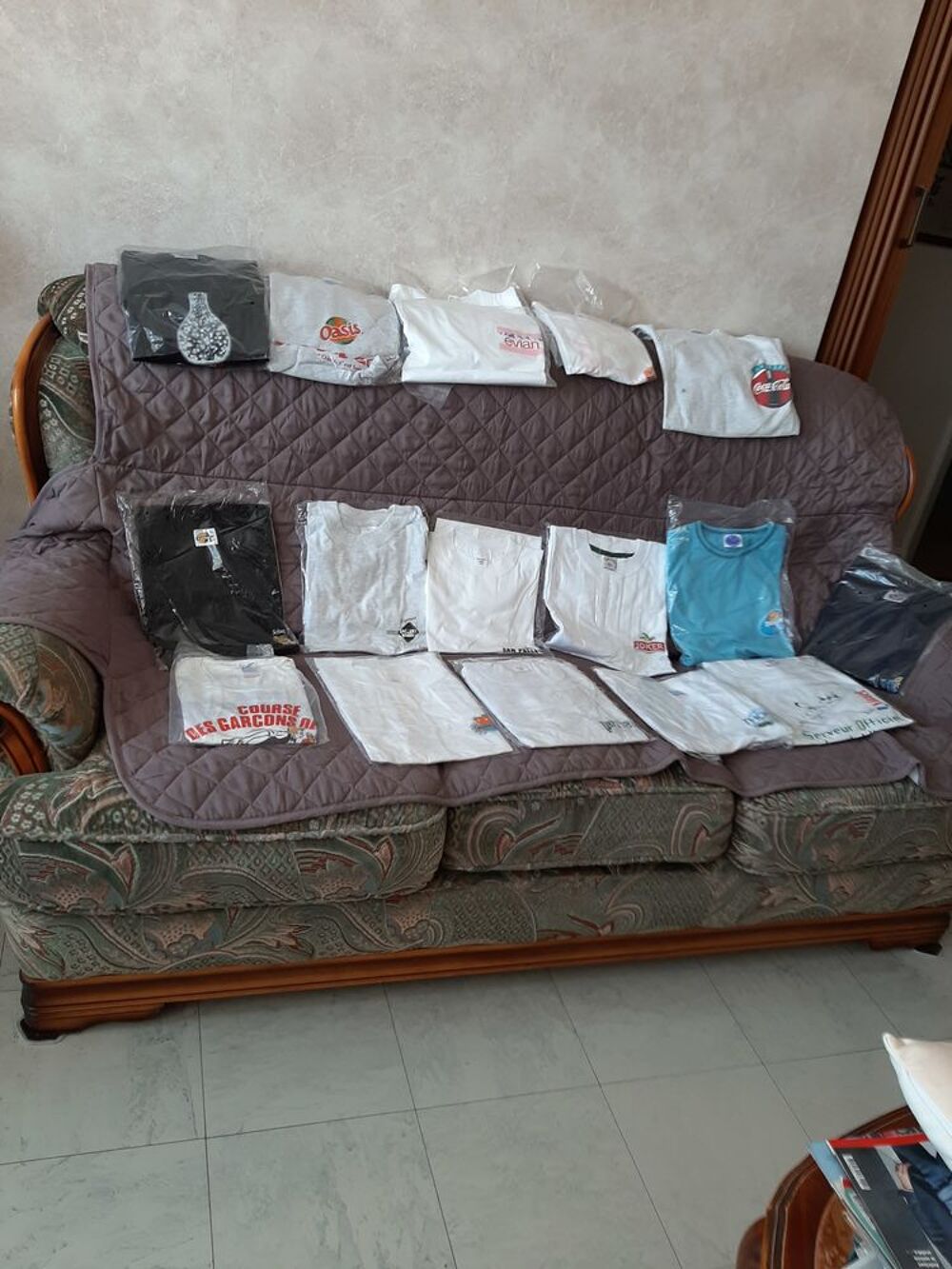 16 tee_shirts A 2 EURO LE TEE SHORTS Vêtements