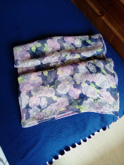 grandes �charpes l�g�res 5 � chacune 5 Br�tigny-sur-Orge (91)