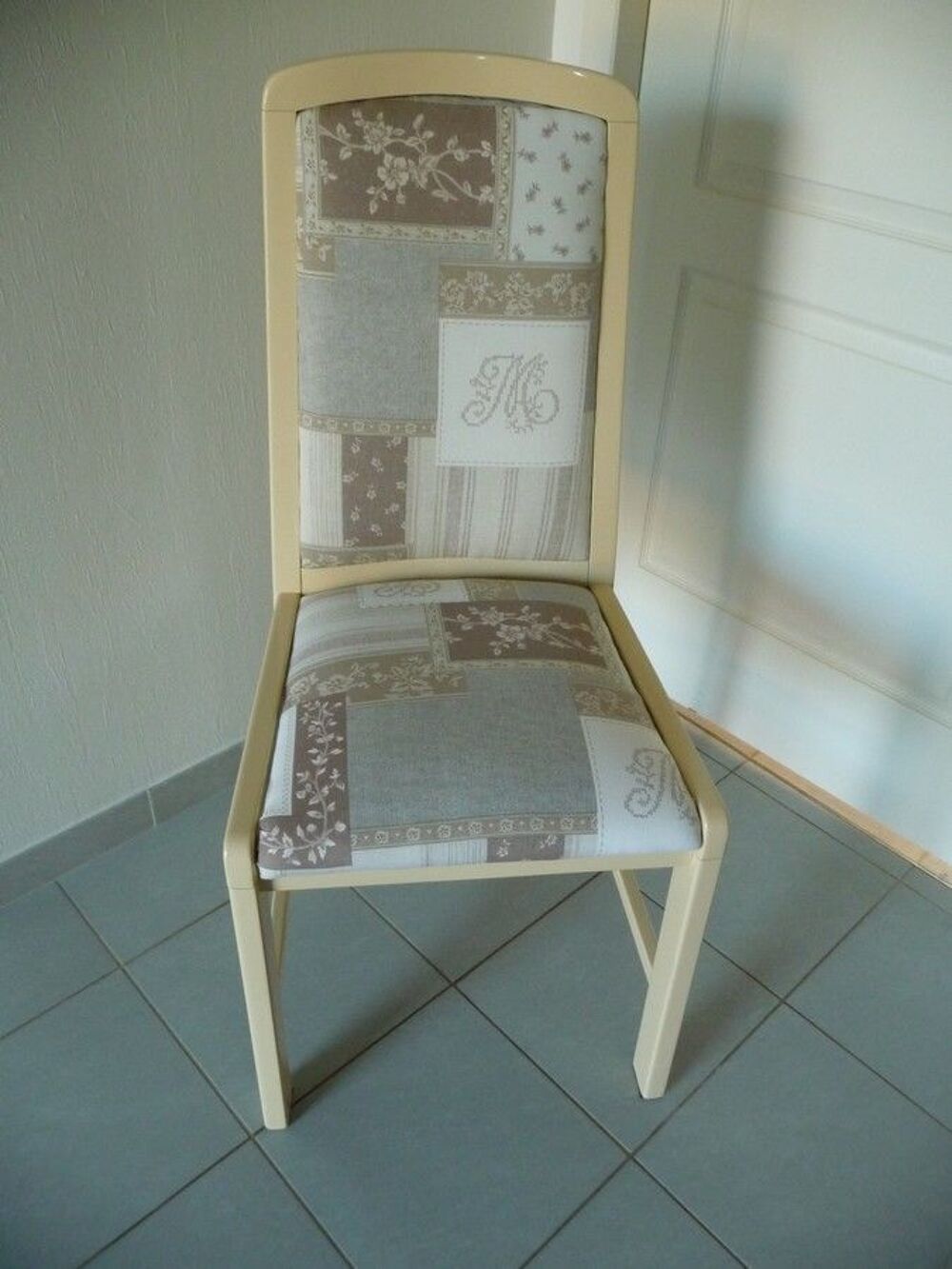 4 chaises h&ecirc;tre massif tissu et laque beige marque VERARDO Meubles