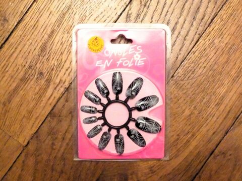 12 Faux Ongles Noir Halloween Fluorescents- Neuf    5 Paris 15 (75)