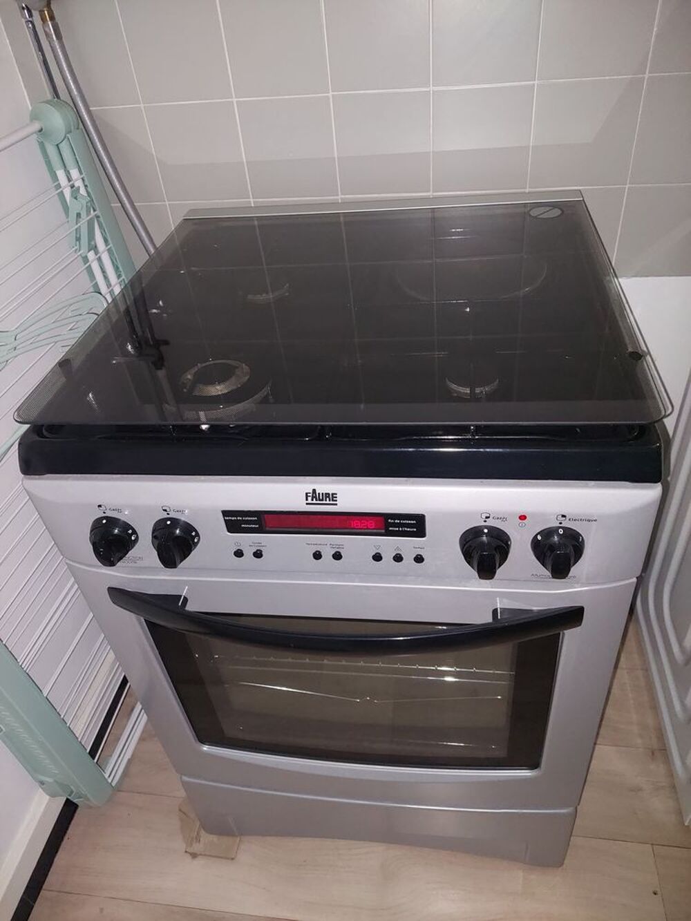 Cuisini&egrave;re gaziniere 
Four &eacute;lectrique 
Faure Cuisine
