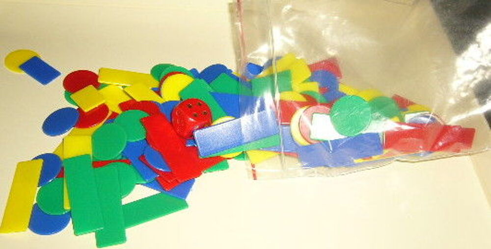 190 jetons plastique 4 couleurs 3 dimensions Jeux / jouets