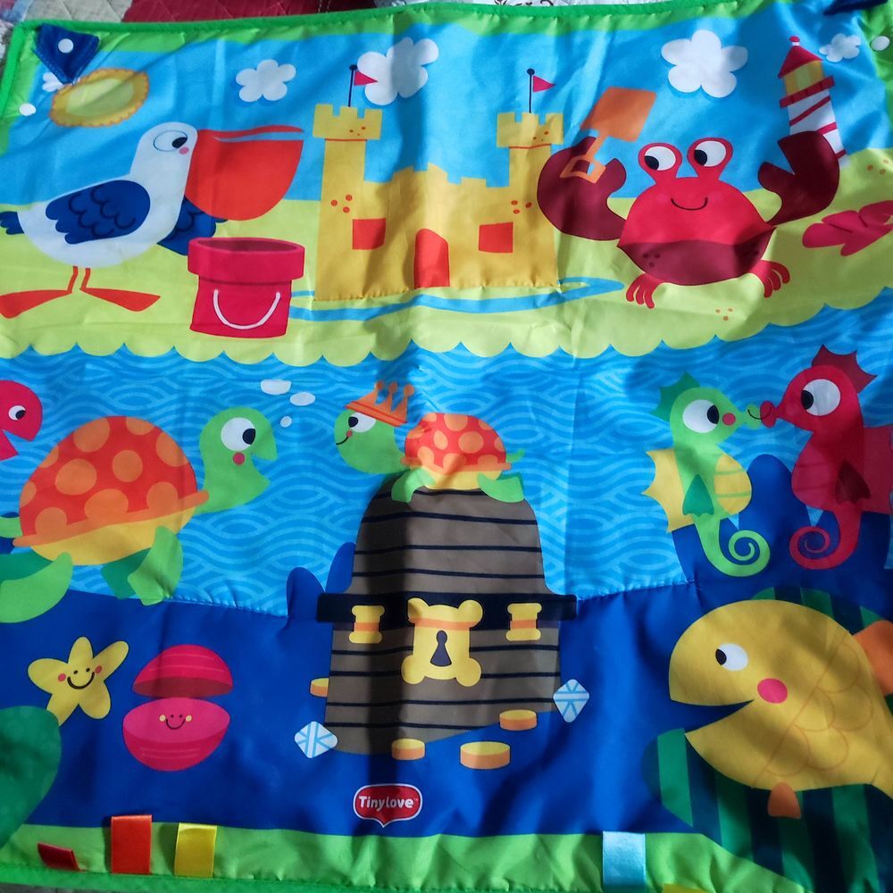 Tapis d &eacute;veil avec musique &amp; jeux 2 mod&egrave;les diff&eacute;rents Puériculture
