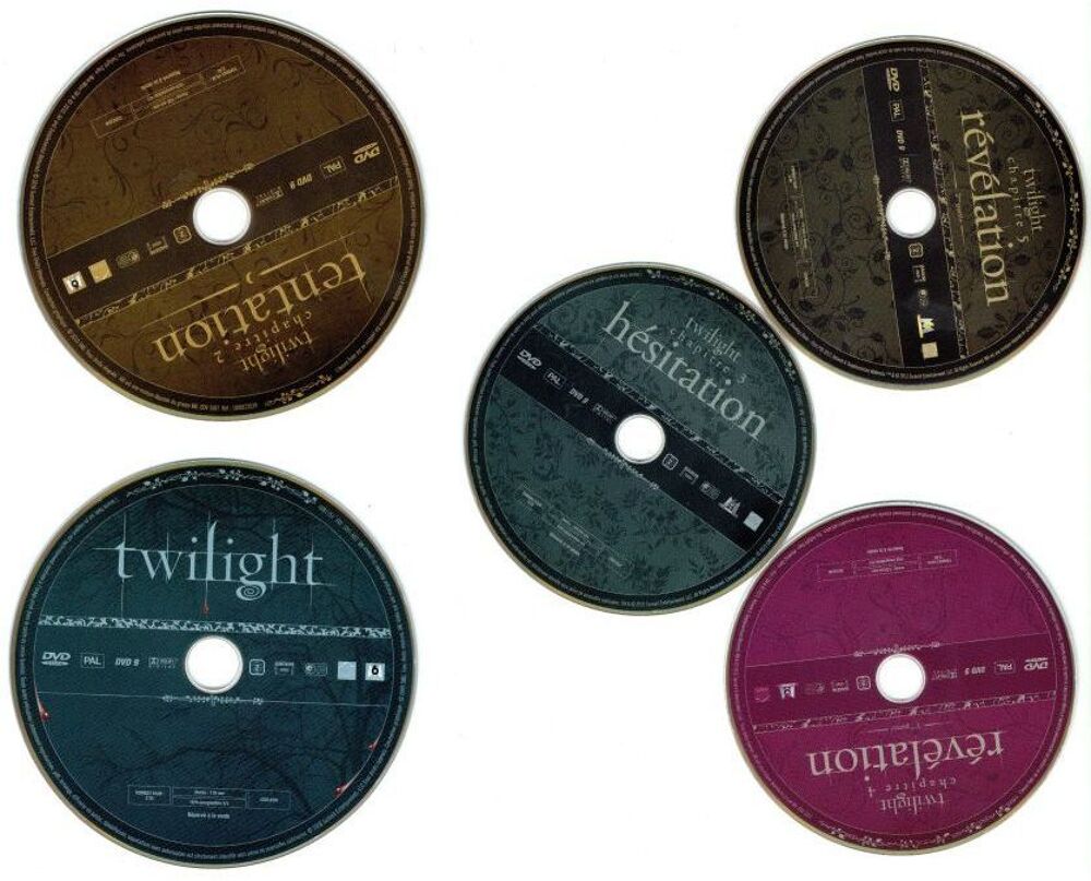 Twilight: Chapitres 1 &agrave; 5 - Coffret 5 DVD DVD et blu-ray