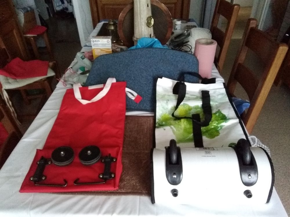 2 cadis &agrave; roulettes , imp&eacute;cables Cuisine