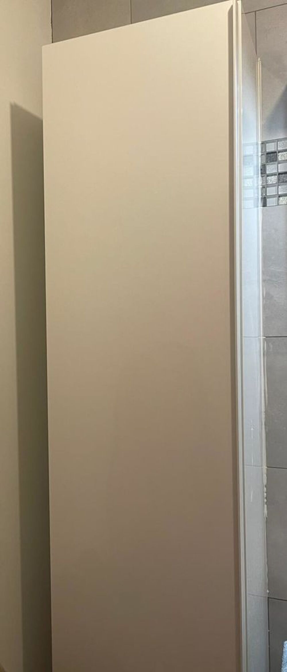 colonne de salle de bain . Bon &eacute;tat Meubles