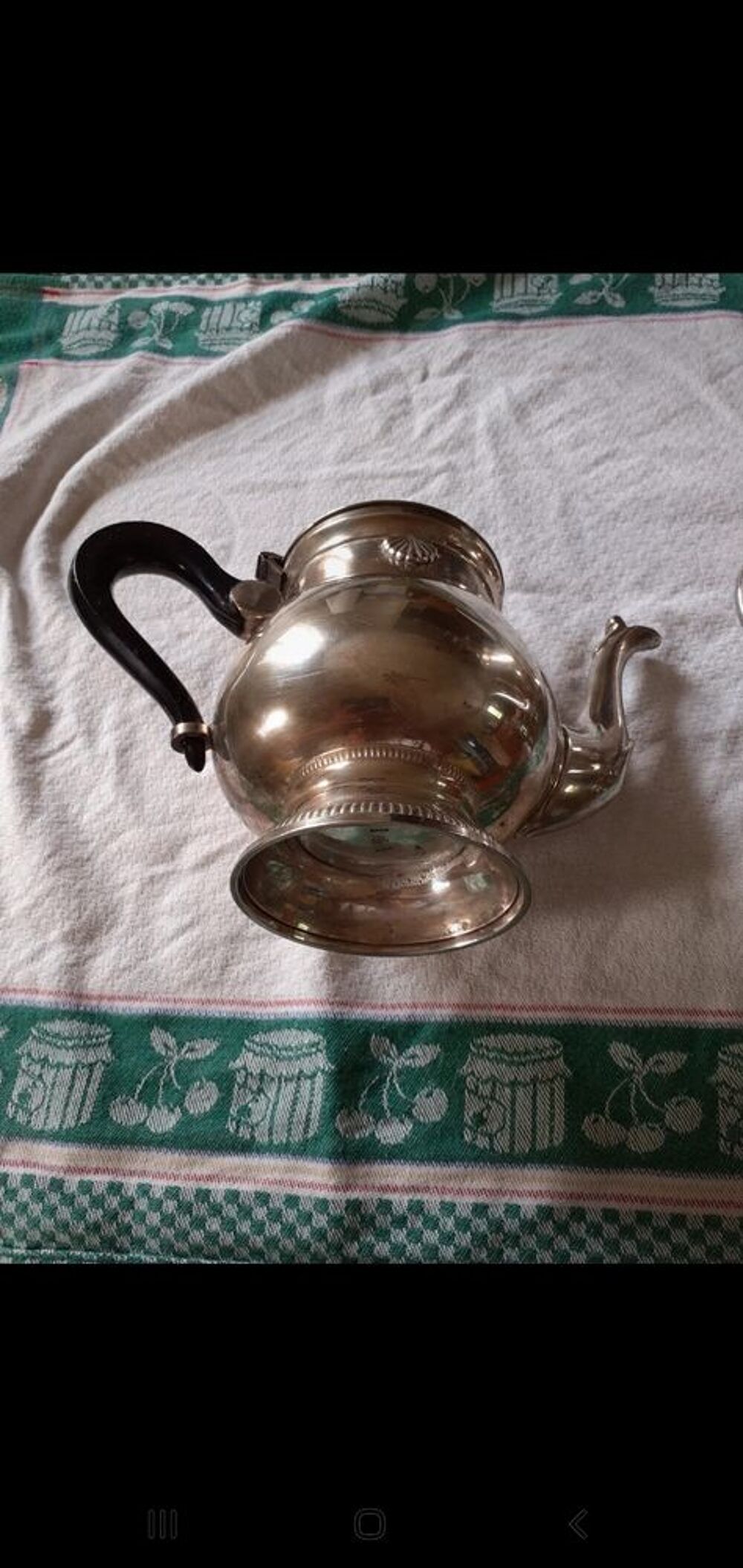 Service &agrave; caf&eacute; m&eacute;tal argent&eacute; 
Décoration