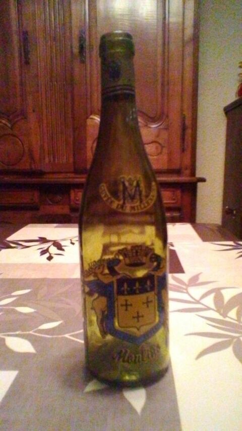 Bouteille vide de la cuv�e du mill�naire 7 Avermes (03)