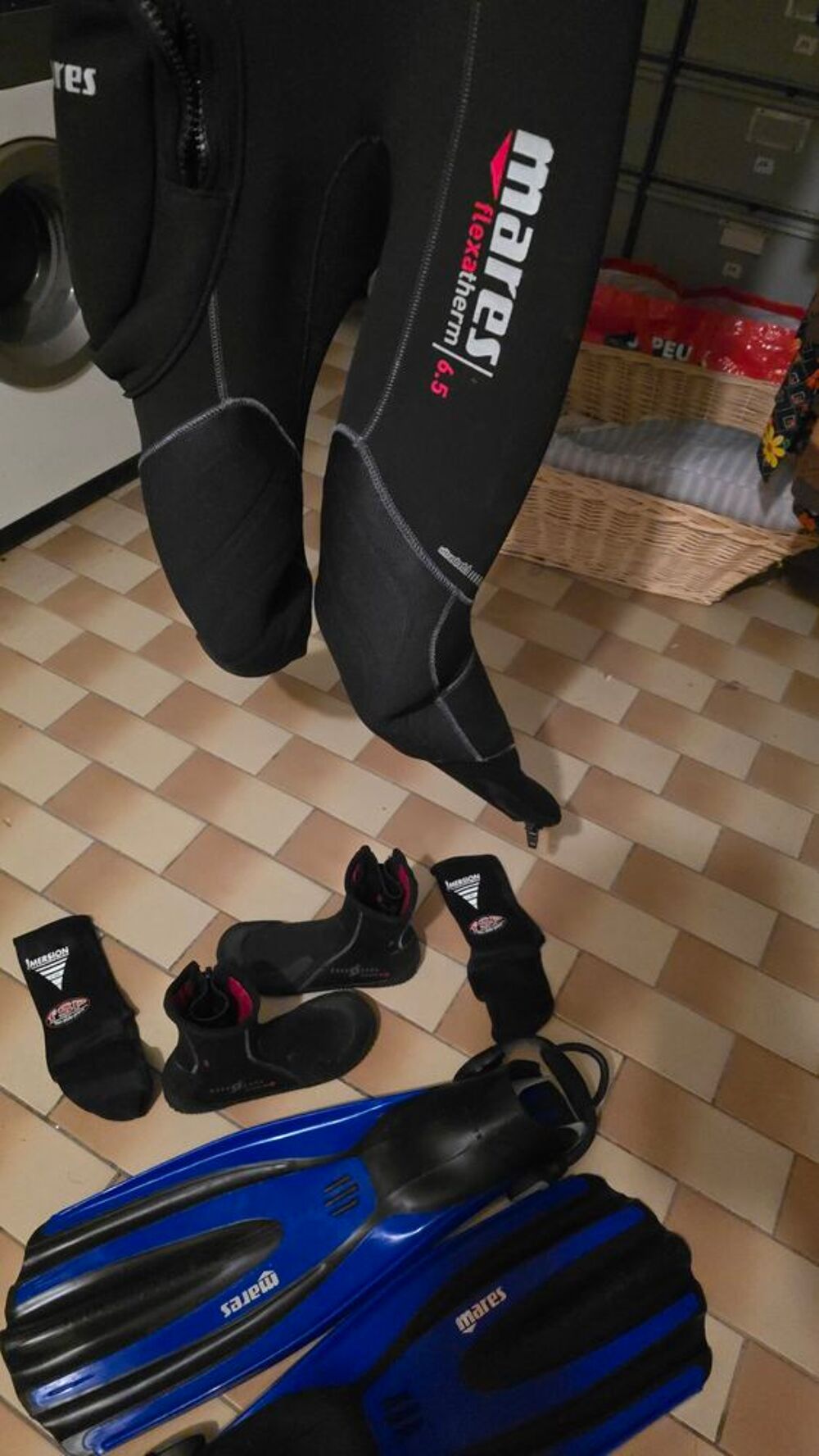 plong&eacute;e combinaison et accessoire le tout neuf Vêtements