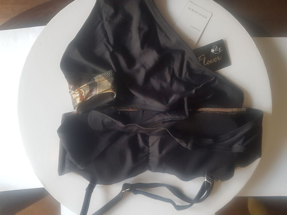 MAILLOT DE BAIN 2 PIECES T 44 _ NEUF _ TISSU " METALLISE " Vêtements