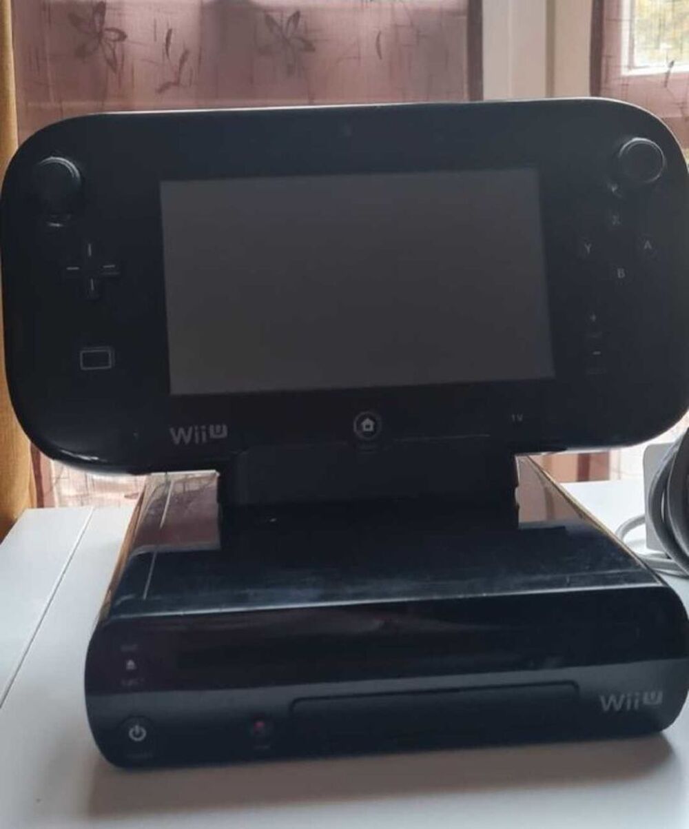 Wii U + 10 JEUX Consoles et jeux vidos