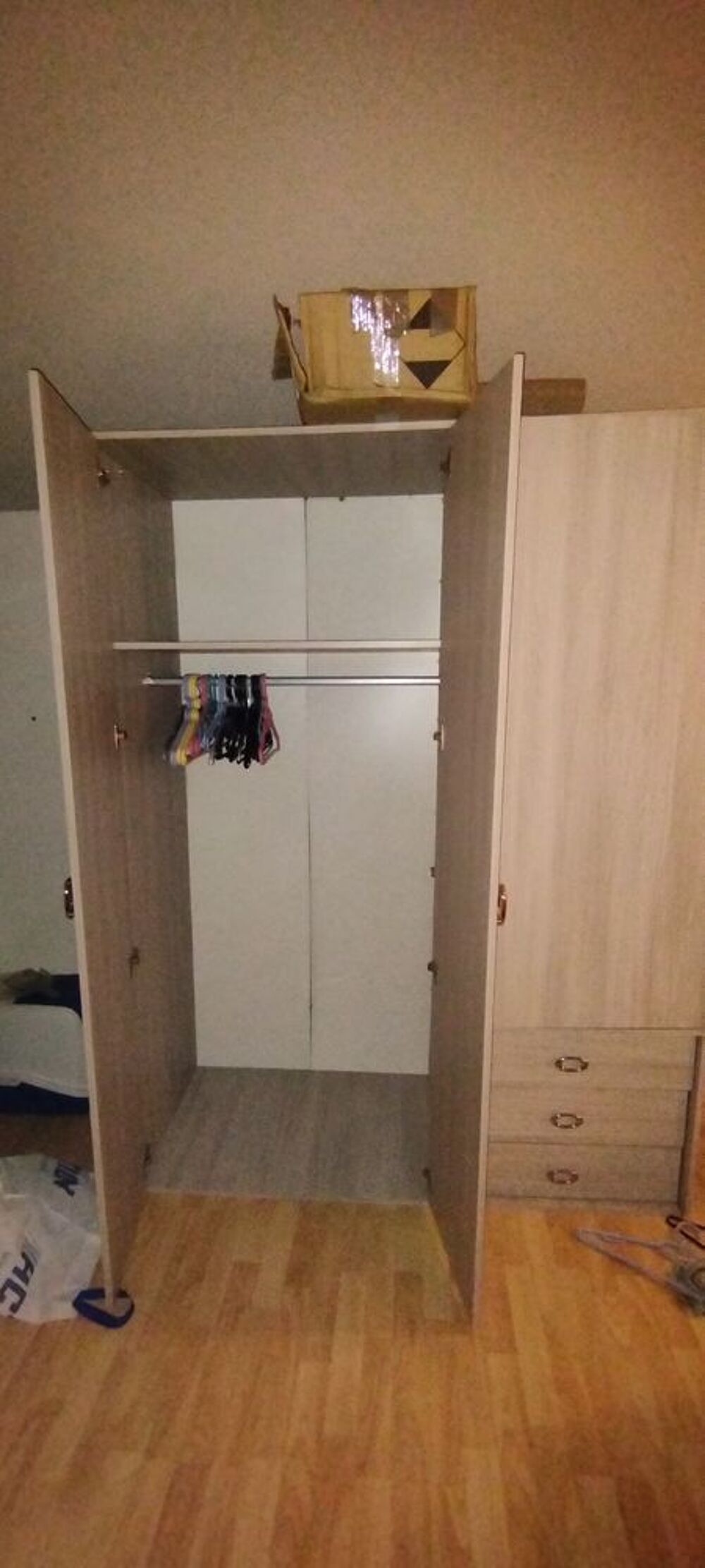 Armoire 3 portes Meubles