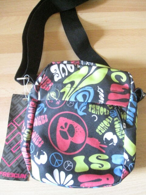Sacoche freegun peac and love 10 Saint-Jean-Pla-de-Corts (66)