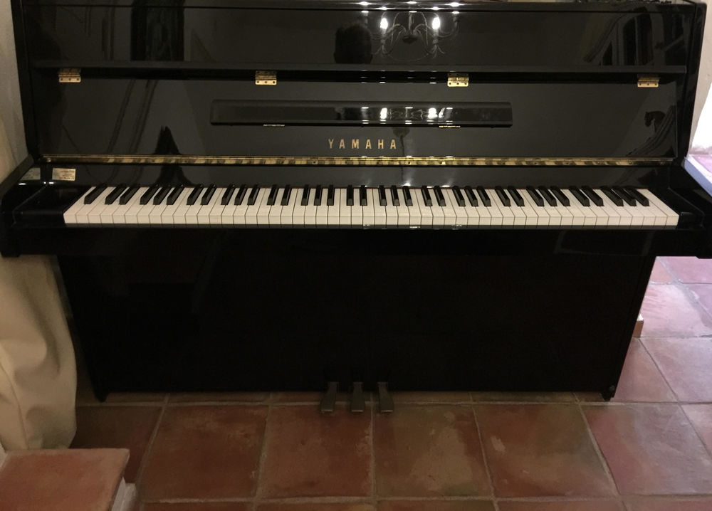 piano Yamaha c108 Instruments de musique