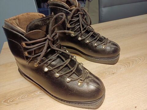 CHAUSSURES SKIS CUIR ANNES 60 COLLECTOR ! 10 Maurepas (78)