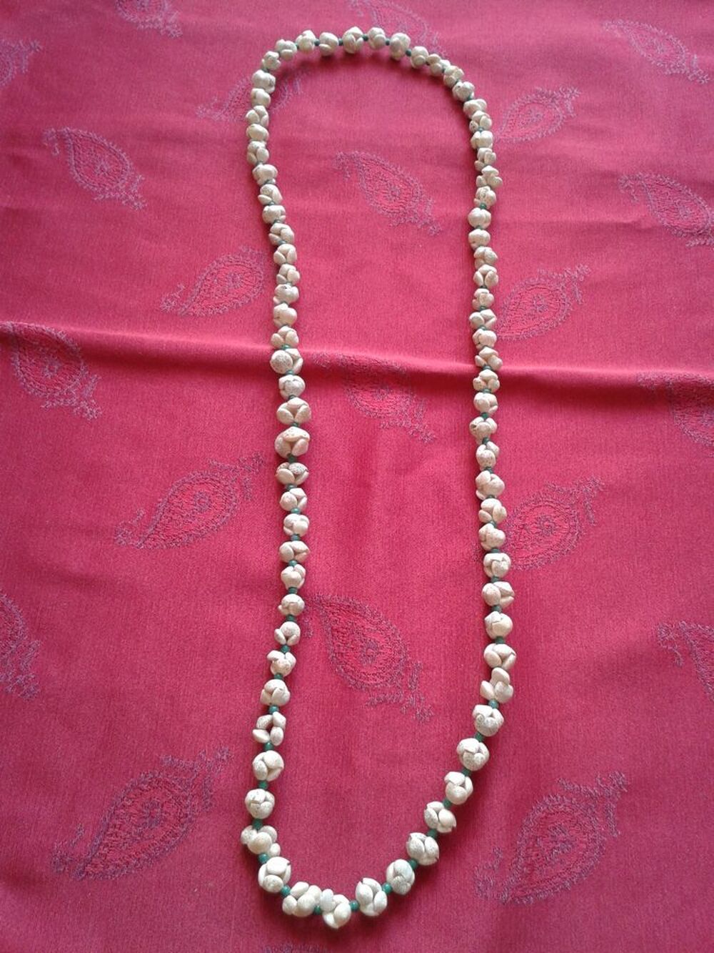 Collier vintage boules en petits coquillages Bijoux et montres