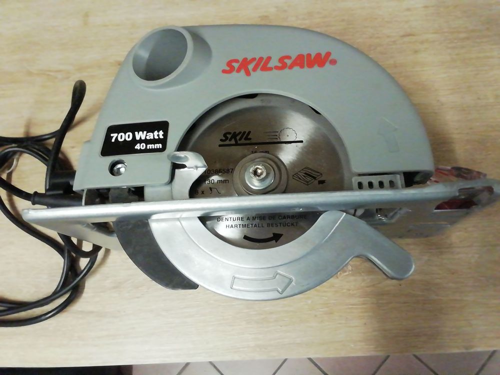 Scie circulaire &eacute;lectrique portative SKILSAW 700w Bricolage