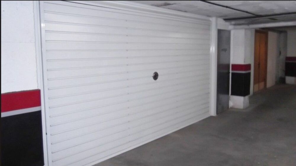 Location Parking/Garage Grand garage BOX de 25 m2 avec  électricté Ferney-voltaire
