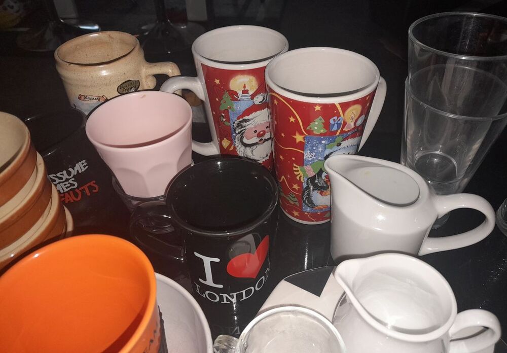 Lot de mugs, tasses, bols, vaisselle Cuisine