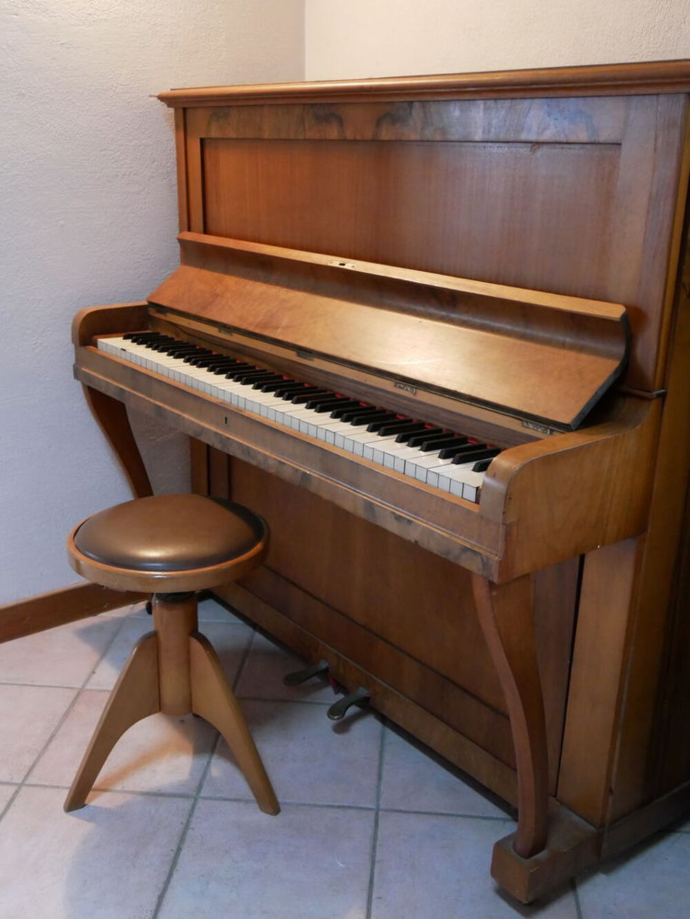 Piano ronce de noyer Instruments de musique