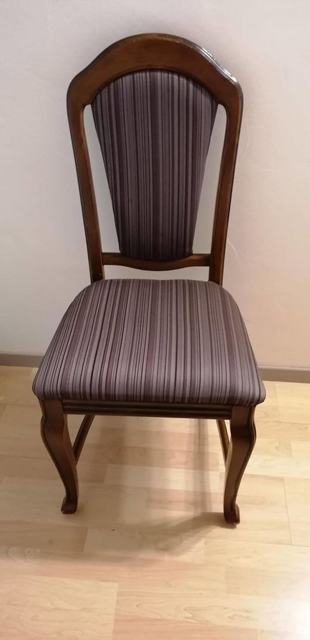 6 Tr&egrave;s belles chaises Meubles